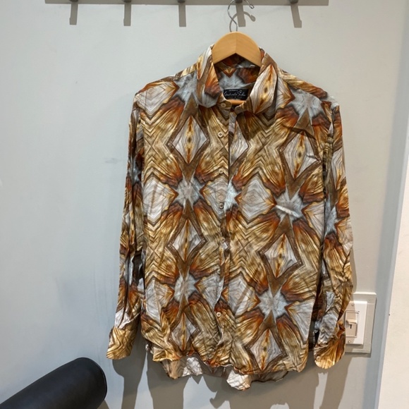 SOLD  Sola Button Up - Picture 4 of 4